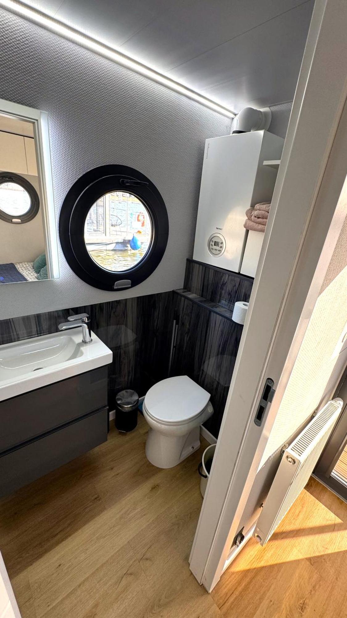 Houseboat Water Boy Apartament Plywajacy Dom Na Wodzie Lodz Apartment Wrocław Exterior foto